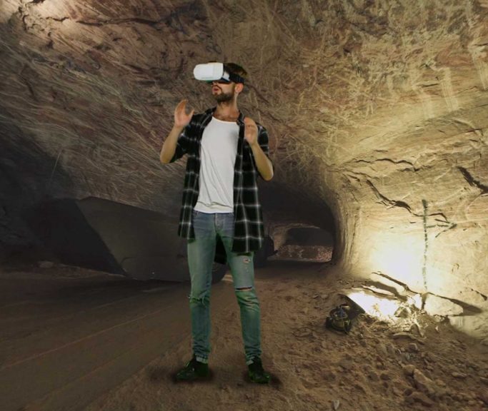 Videoausschnitt Mann mit VR-Brille